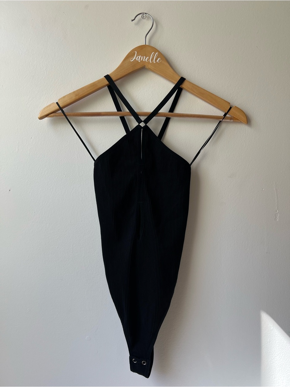 GARAGE Ribbed Cut-out Halter Bodysuit (MEASUREMENTS BELOW👇🏼)